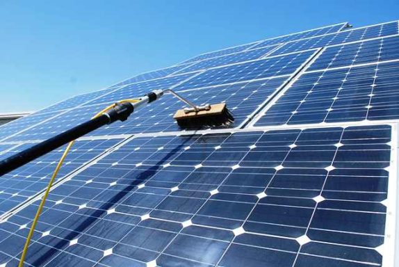 Rengöring av solpaneler